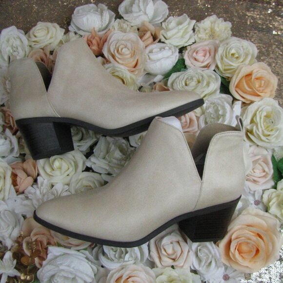 HOST PICK! NIB Journee Collection ankle booties 8.5 - Picture 6 of 10